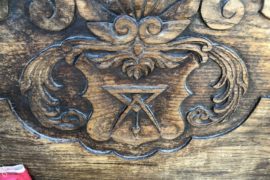 PHOTO « MAÇONNIQUE » OU « COMPAGNONNIQUE » D’UN BANC