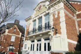 PHOTO : LE THEATRE…  SYMBOLES FRANCS-MAÇONS ?