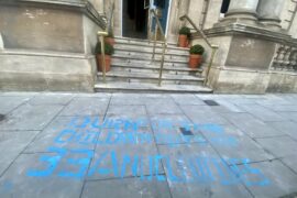DUBLIN  : MASONIC HALL VICTIME D’UN INCENDIE ET DE GRAFFITIS ANTIVAX