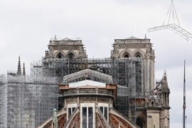 LES COMPAGNONS AU CHEVET DE NOTRE DAME DE PARIS – UN CHANTIER HISTORIQUE