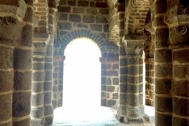 LE FRANC-MAÇON, UN HOMME ENTRE LES COLONNES