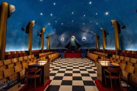 LE FESTIVAL « HIDE & SEEK » DANS LE TEMPLE BLEU MAÇONNIQUE