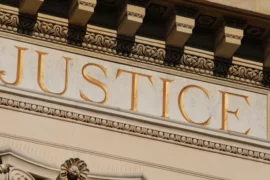 OFFICINE CRIMINELLE DE FRANCS-MAÇONS – A LA UNE DU FIGARO