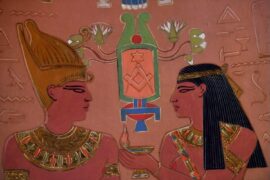UN TEMPLE MACONNIQUE AU DECORATION EGYPTIENNE