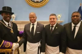 LE MAIRE ET LE CHEF DE LA POLICE DE NEW-YORK SONT DEVENUS FRANCS-MAÇONS