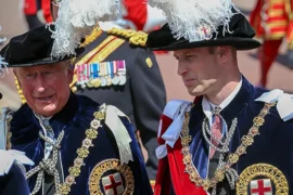 LE TABLIER MAÇONNIQUE ET L’ORDRE DE LA JARRETIÈRE ?