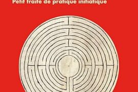 AU CENTRE DE LA LOGE, LES SYMBOLES MAÇONNIQUES RESTITUÉS