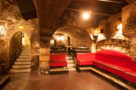 LE CAVEAU DE LA HUCHETTE : DE LOGE MACONNIQUE A CLUB DE JAZZ DU QUARTIER LATIN