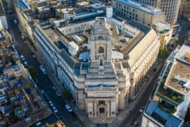 DES FRANCS-MAÇONS DU MIDDLESEX DESCENDRONT EN RAPPEL LE FREEMASONS’ HALL POUR LA CHARITÉ