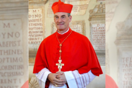 FRANC-MAÇONNERIE ET ÉGLISE : LE CARDINAL BUSTILLO AU DIALOGUE, LA POLÉMIQUE S’EMBALLE