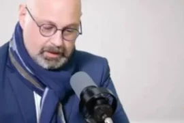 THOMAS GUÉNOLÉ SUSPENDU UN AN DU GRAND ORIENT DE FRANCE : UNE DÉCISION QUI AGITE LA FRANC-MAÇONNERIE